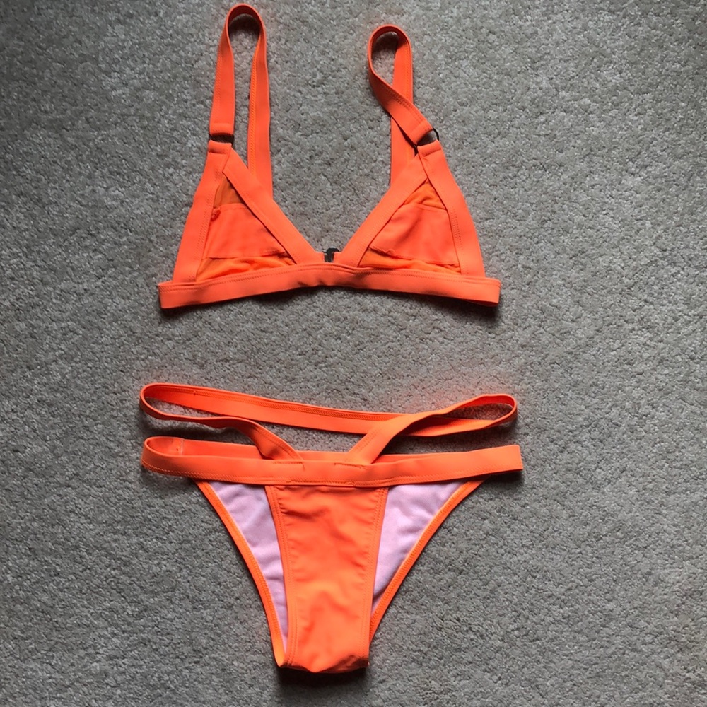 Bikini - Picture 7 of 7